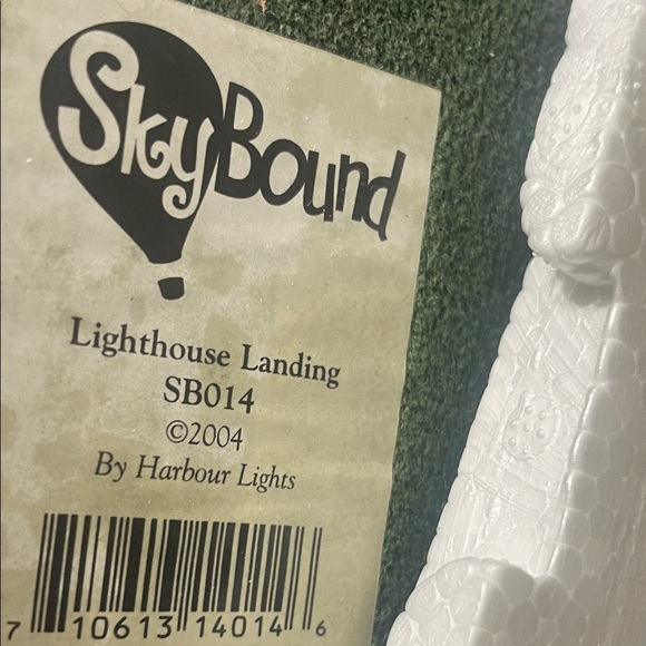 Charming Hot Air Balloon Sculpture with House Scene - Picture 6 of 6